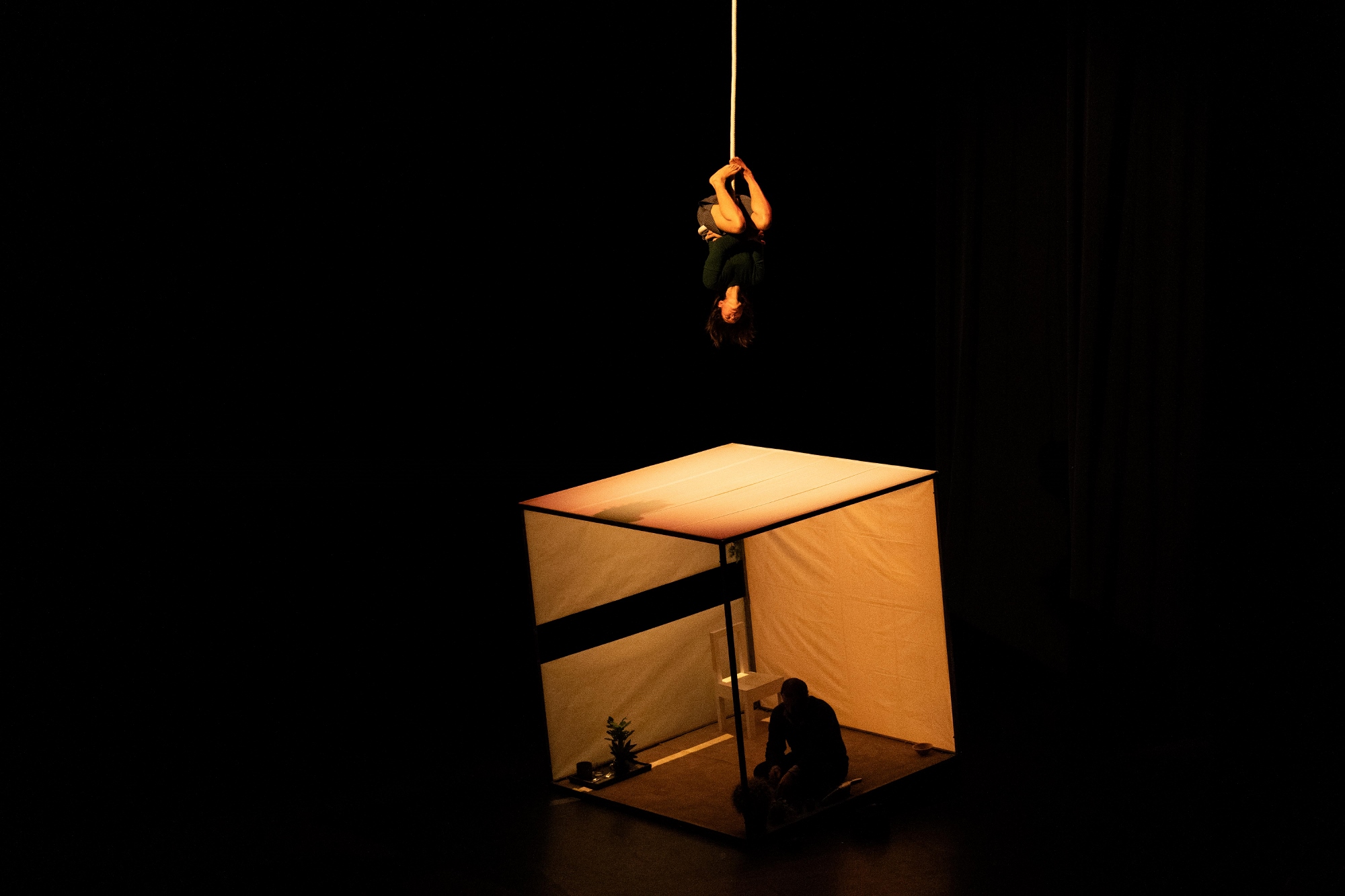 Spettacolo di circo acrobatico C’est l’hiver! Le ciel est bleu” allo Spazio FLIC